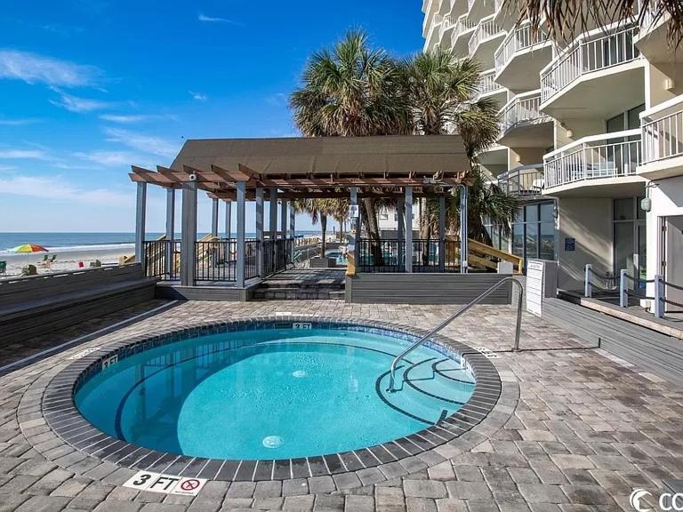 405 Waters Edge Hotel Garden City Exterior photo