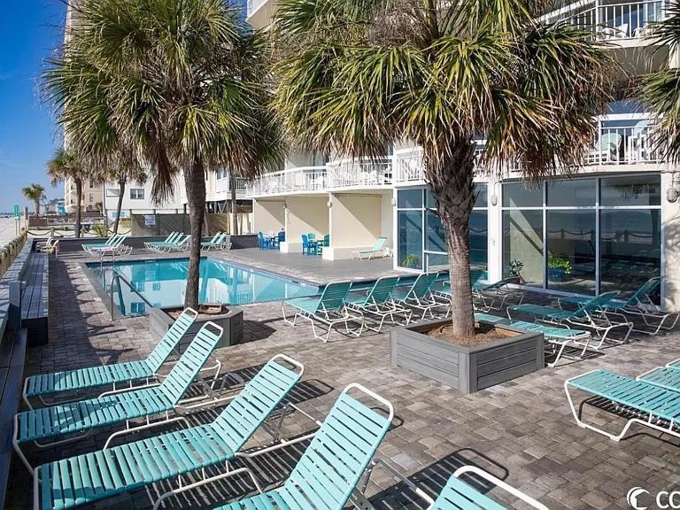 405 Waters Edge Hotel Garden City Exterior photo